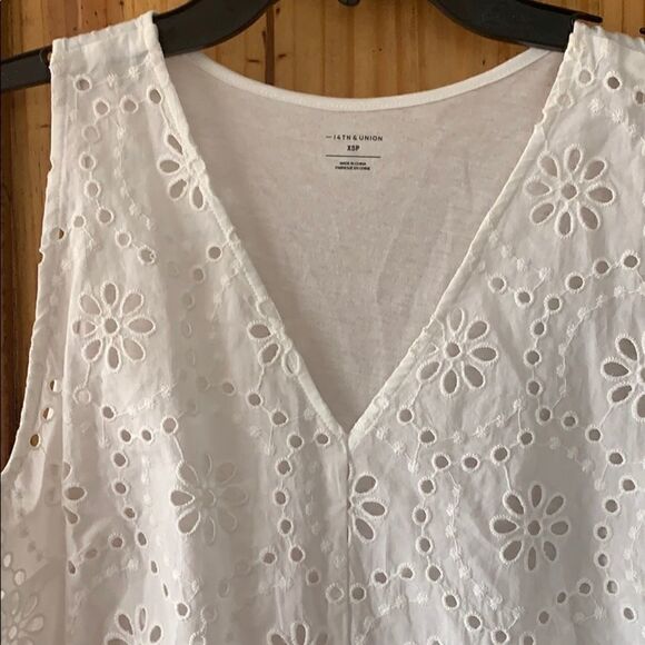 ***** 5 for $25 14TH & Union Eyelet Top - Picture 2 of 5